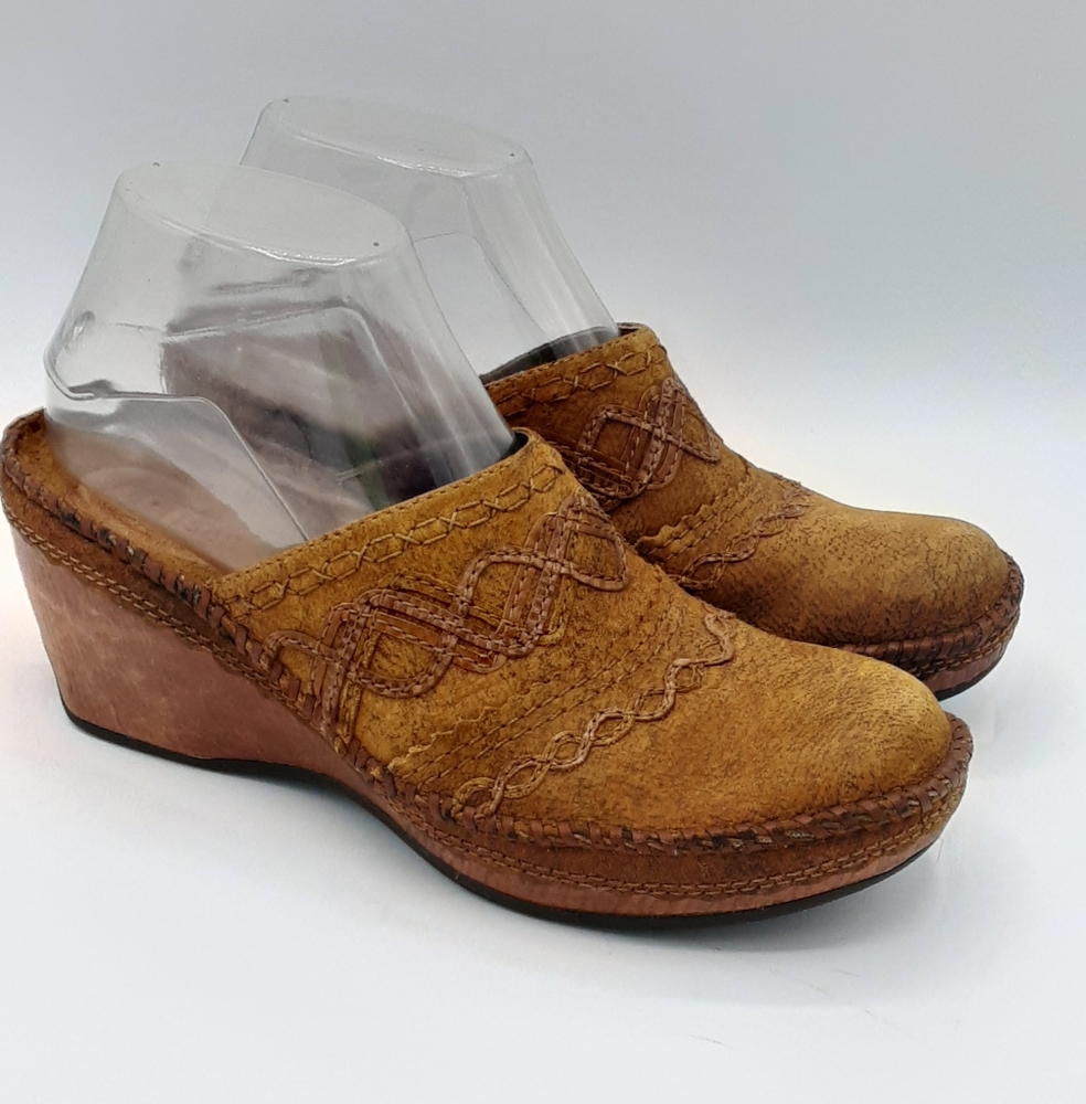 Clarks Artisan Brown Suede Boho Mules Wedge Slip-on Shoe.